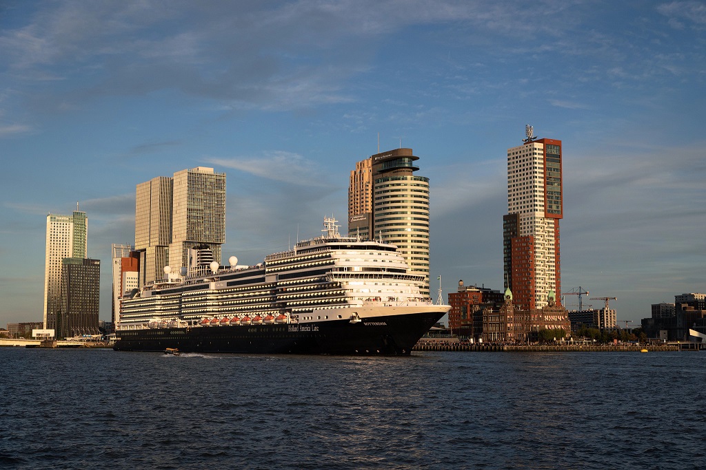 Rotterdam departs on 150th Anniversary Transatlantic 3 (2)